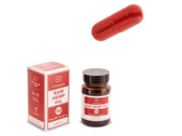 Een flesje Endoca CBD Capsules 15% (30 stuks) met daarnaast een rode pil.