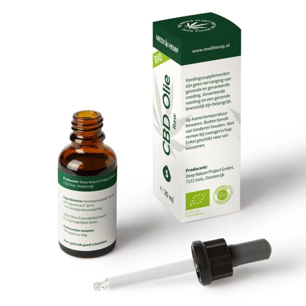 Een flesje Medihemp CBD Olie RAW 5% (30ml) naast een doosje.