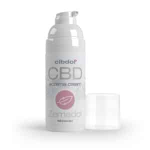 Een flesje Zemadol, verzorgende CBD crème met een witte achtergrond.